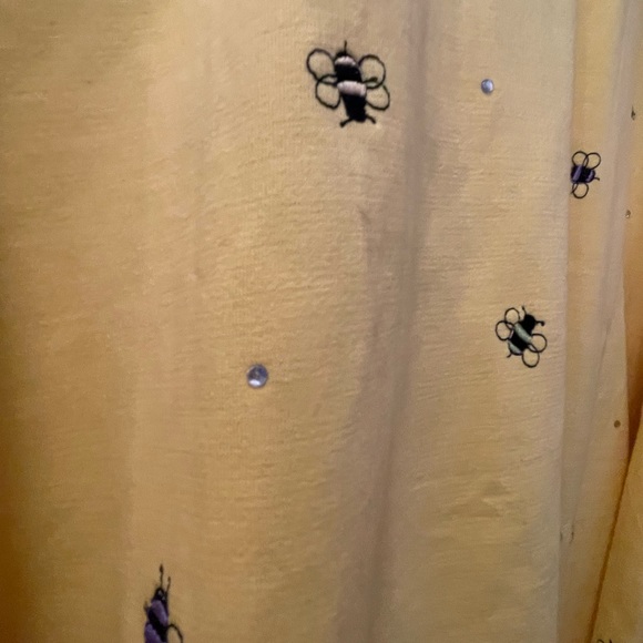 Quacker Factory Bee Sweatshirt - Picture 9 of 10